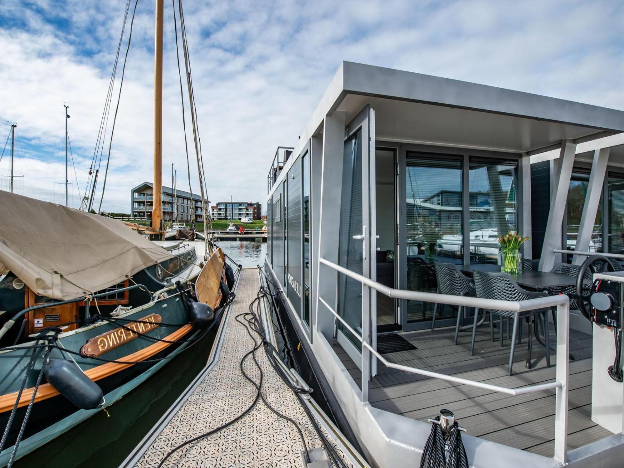 Waterlodge Blue Lagoon On A Jetty For 4 People Kamperland Exteriér fotografie