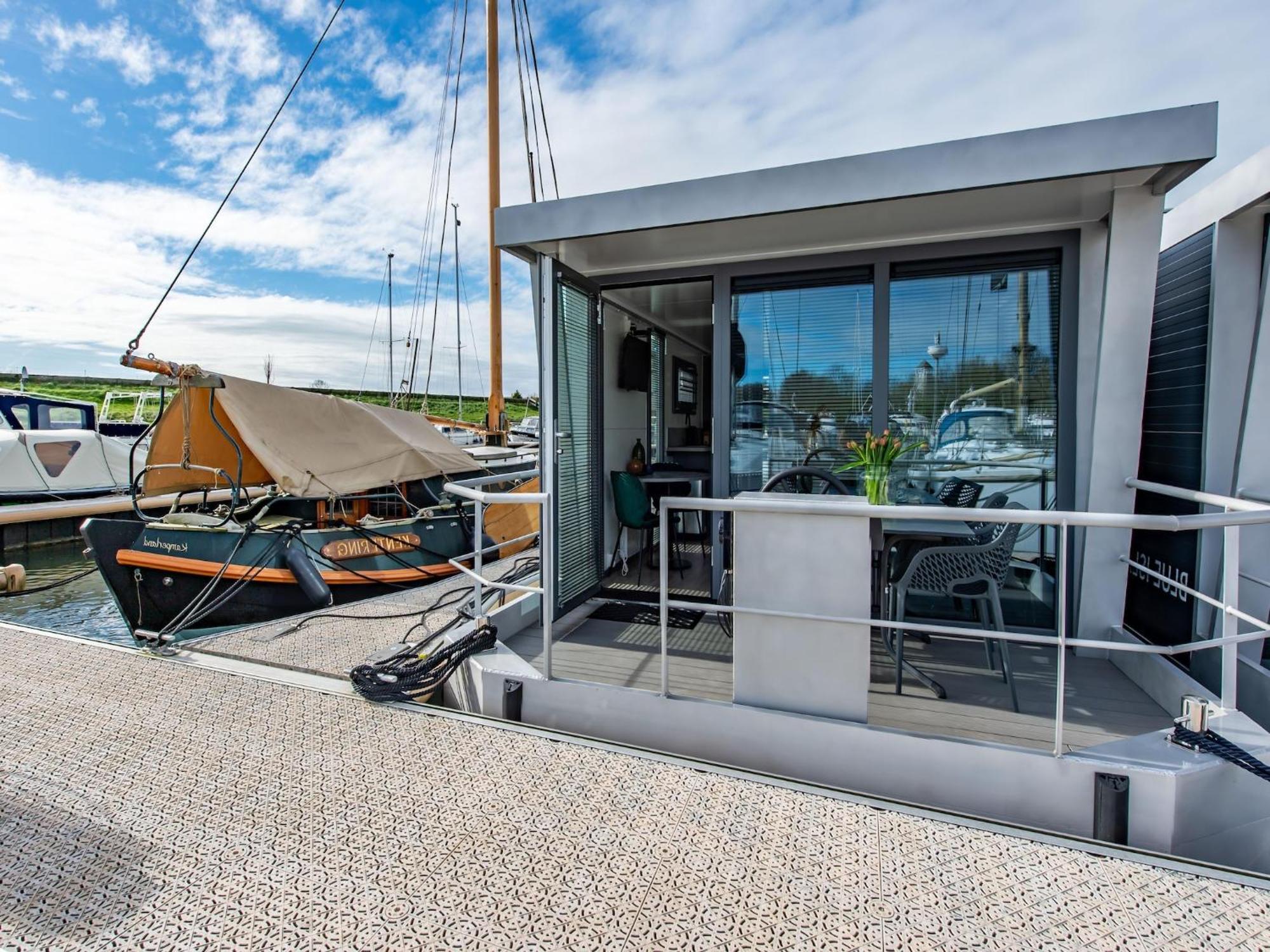 Waterlodge Blue Lagoon On A Jetty For 4 People Kamperland Exteriér fotografie