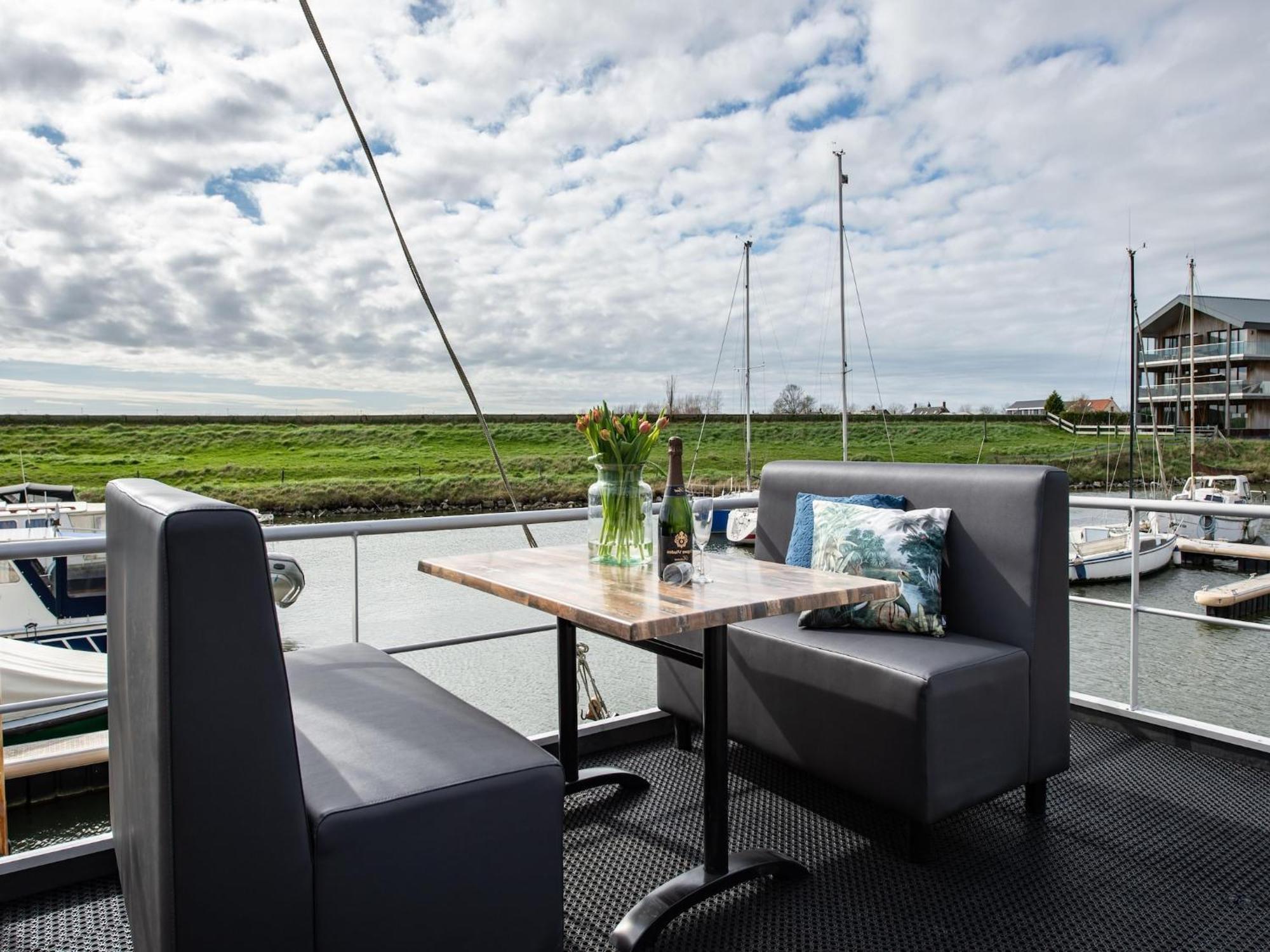 Waterlodge Blue Lagoon On A Jetty For 4 People Kamperland Exteriér fotografie