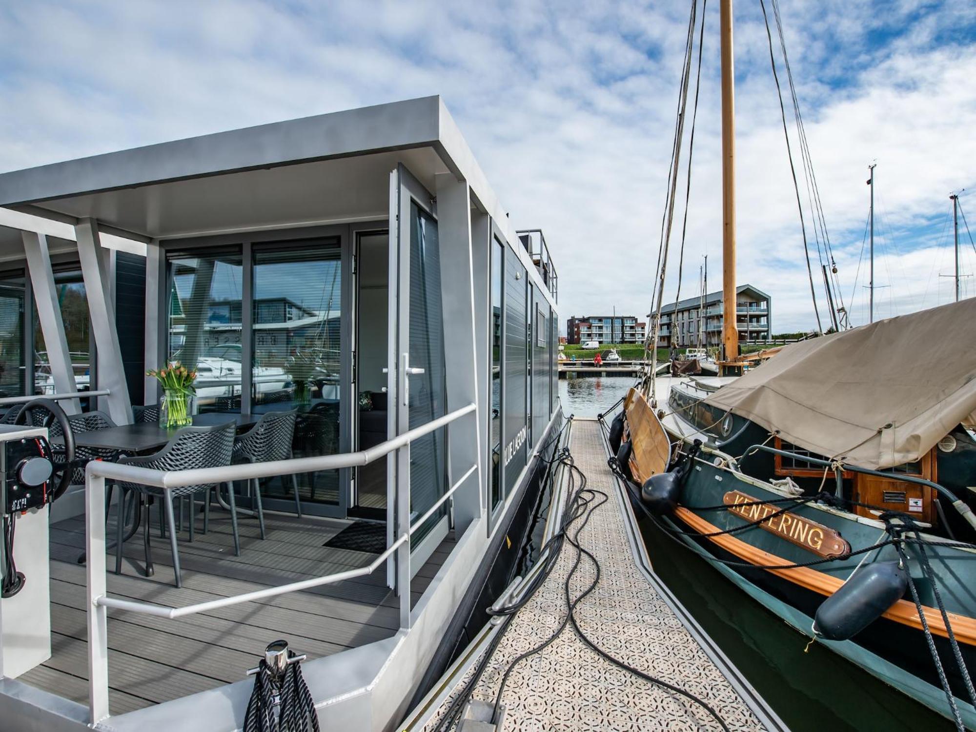 Waterlodge Blue Lagoon On A Jetty For 4 People Kamperland Exteriér fotografie