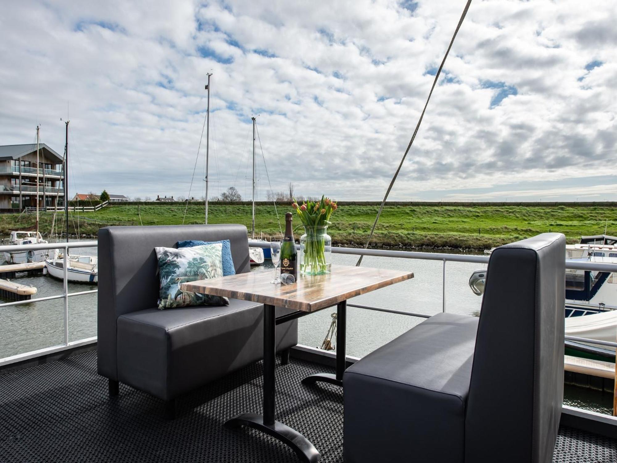 Waterlodge Blue Lagoon On A Jetty For 4 People Kamperland Exteriér fotografie