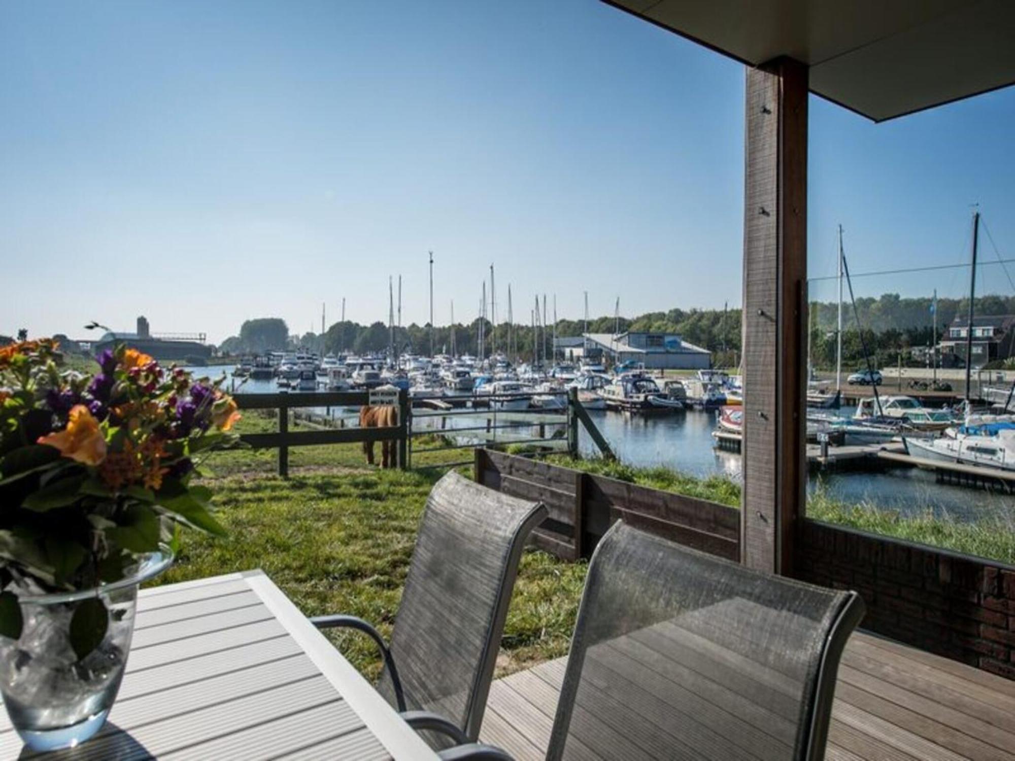 Waterlodge Blue Lagoon On A Jetty For 4 People Kamperland Exteriér fotografie